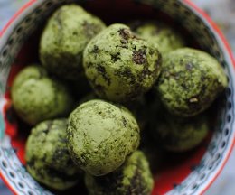 Chocolate Matcha Energy Balls | BeachbodyBlog.com