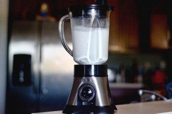 making your own personal Homemade Shakes to get Weight